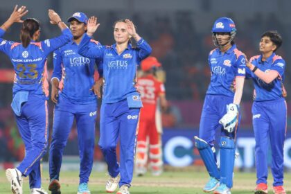 How can Mumbai Indians still qualify for WPL 2026 playoffs after defeat to Gujarat Giants?