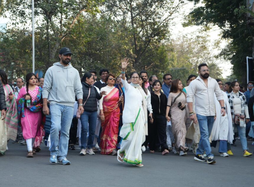 Supreme Court issues notice to Mamata, stays FIRs against ED officials over I-PAC raids