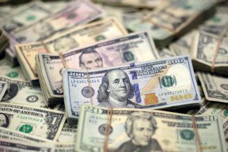 Dollar steady as traders assess stuttering US-Iran talks
