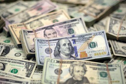 Dollar steady as traders assess stuttering US-Iran talks