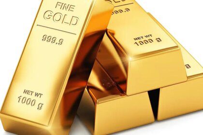 Gold set for weekly drop as higher oil prices stoke inflation fears