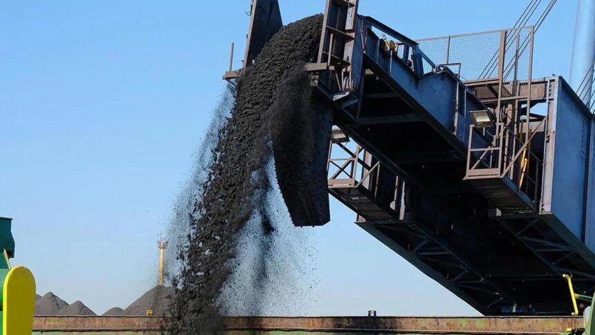 Iron ore consolidates as investors weigh higher war-induced costs against rising supply