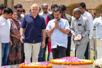 Kejriwal pays tribute to Mahatma Gandhi at Rajghat, reiterates ‘satyagraha’ stand in excise policy case
