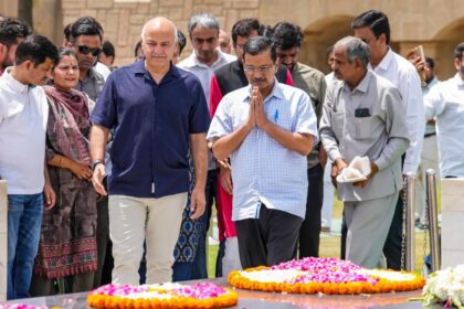 Kejriwal pays tribute to Mahatma Gandhi at Rajghat, reiterates ‘satyagraha’ stand in excise policy case