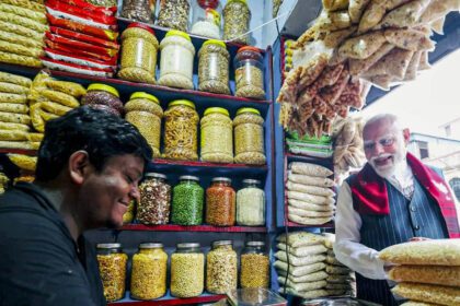 'It's all drama': Mamata Banerjee reacts to PM Modi's 'jhalmuri' break