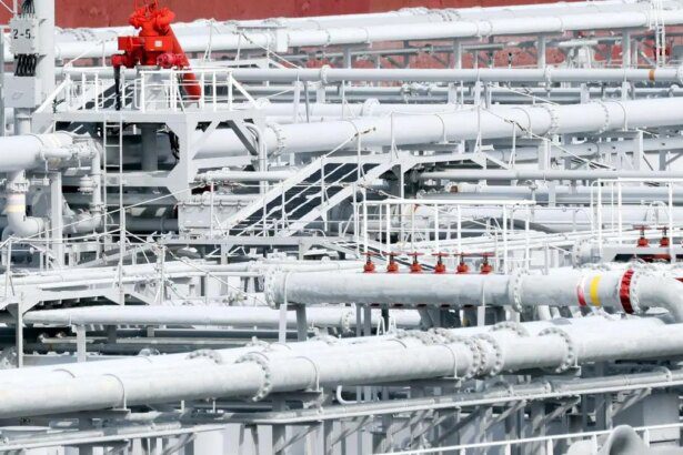 Marine fuel blenders, refiners chase heavy sweet oil amid Iran war disruptions