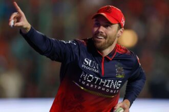 Why is Phil Salt not playing RCB vs GT clash in IPL 2026 in Bengaluru?