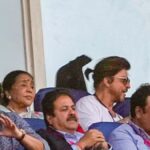 When Asha Bhosle enjoyed a cricket match with Shah Rukh Khan; superstar served her tea | Watch