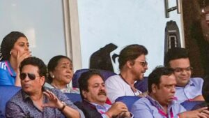 When Asha Bhosle enjoyed a cricket match with Shah Rukh Khan; superstar served her tea | Watch