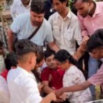 Amitabh Bachchan fan faints during Sunday meet outside Jalsa, viral video sparks concern | Watch