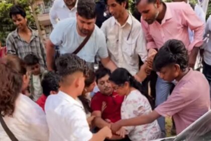 Amitabh Bachchan fan faints during Sunday meet outside Jalsa, viral video sparks concern | Watch
