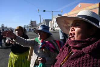 Bolivia launches early-morning crackdown on roadblocks outside La Paz
