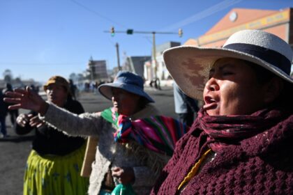 Bolivia launches early-morning crackdown on roadblocks outside La Paz