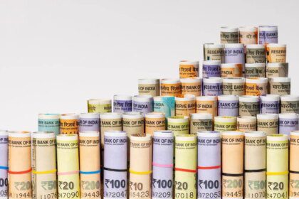 Bond investors tap soaring swap rates to juice returns
