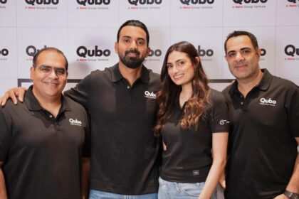 Cricketers keeping wickets for startup founders