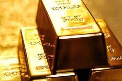 Gold slips as US-Iran tensions lift oil, stoke inflation fears