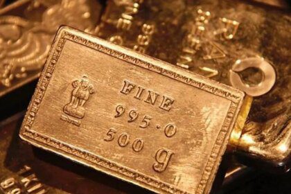 Gold futures slide to ₹1.57 lakh/10g as fresh strikes on Iran spur dollar demand