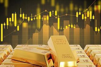 Gold falls to 1-1/2-month low on higher US yields, firm dollar