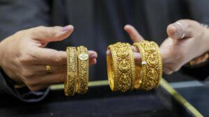 Gold edges up as Trump-Xi meet