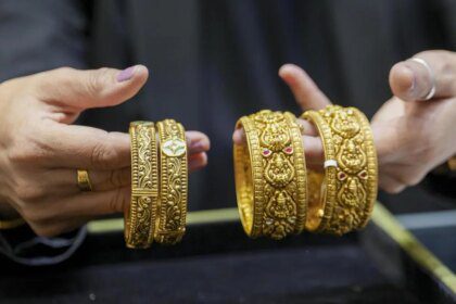 Gold edges up as Trump-Xi meet