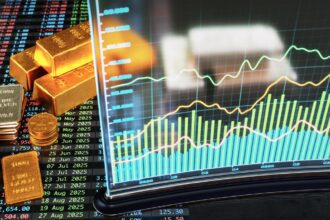 Gold drops 2% as stronger dollar and rising yields pressure bullion