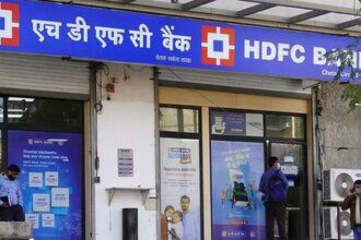HDFC Bank falls on report of payments to attract big deposits