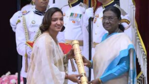 India women's skipper Harmanpreet Kaur awarded with Padma Shri award from President Murmu: Watch