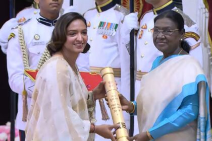 India women's skipper Harmanpreet Kaur awarded with Padma Shri award from President Murmu: Watch