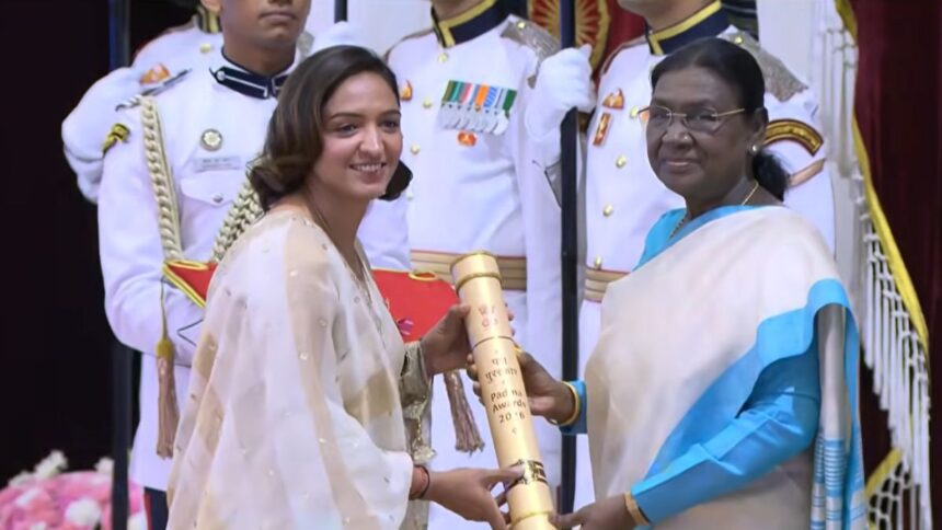 India women's skipper Harmanpreet Kaur awarded with Padma Shri award from President Murmu: Watch