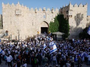 Israeli ultranationalists chant racist slogans during Jerusalem Day march