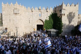 Israeli ultranationalists chant racist slogans during Jerusalem Day march