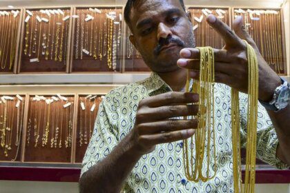 Jewellers seek PMO meeting over Modi’s call to curb gold purchases