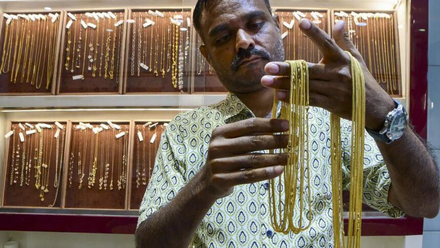 Jewellers seek PMO meeting over Modi’s call to curb gold purchases