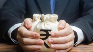 Rupee edges closer to 96/USD; end at a record low of 95.71