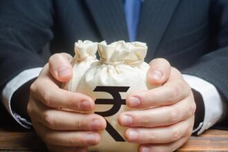 Rupee edges closer to 96/USD; end at a record low of 95.71