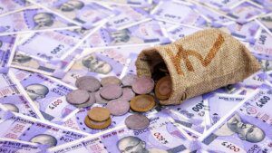 Rupee falls 39 paise to close at all-time low of 95.23 against US dollar