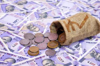 Rupee falls 39 paise to close at all-time low of 95.23 against US dollar