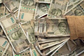 Rupee gains on week, US-Iran jitters spark choppy trading