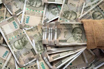 Rupee falls 17 paise to 95.43 against US dollar in early trade