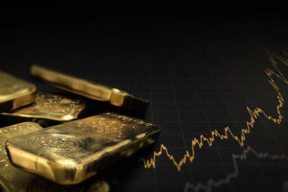 Gold futures rise nearly 1% to ₹1.6 lakh/10g on firm global cues