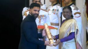 Rohit Sharma, former India captain, receives Padma Shri from President Droupadi Murmu | WATCH