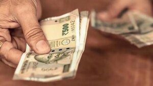 Rupee closes higher for the fifth consecutive trading session
