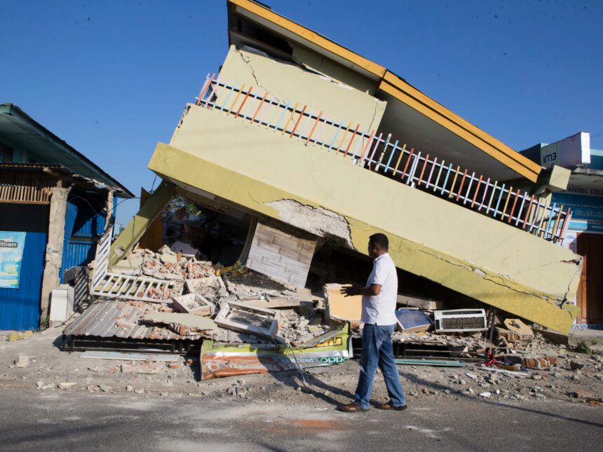 Photos: Indonesia earthquake rescue efforts continue as death toll hits 68