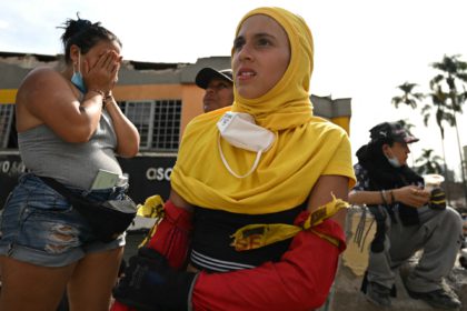 Photos: Hope fades in Colombia as teams dig for earthquake survivors