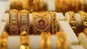 Gold falls on growing Fed rate hike bets ahead of policy meeting