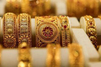 Gold falls on growing Fed rate hike bets ahead of policy meeting