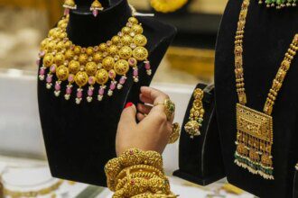 Gold futures decline to ₹1,49,462/10gm